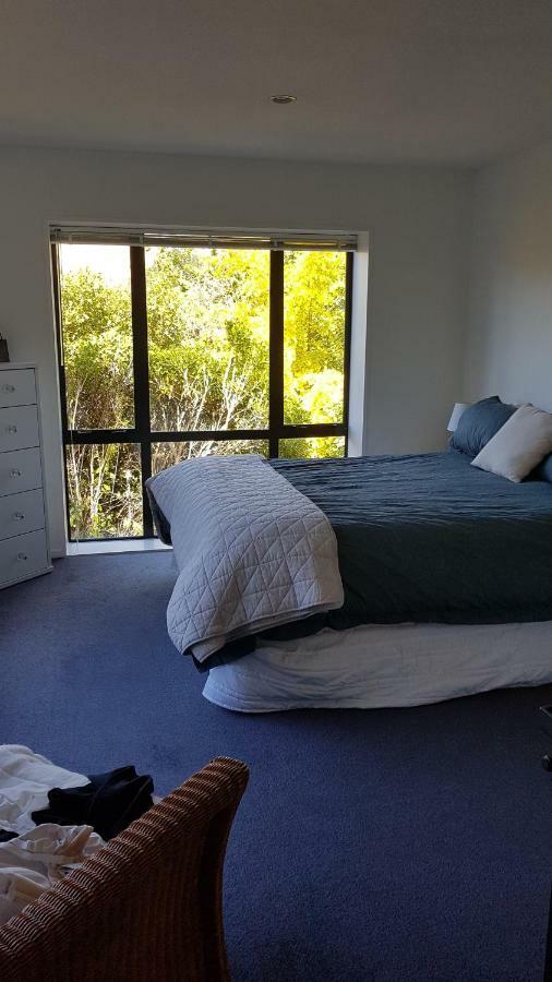 Villa Tranquil Treehouse Christchurch Exterior foto